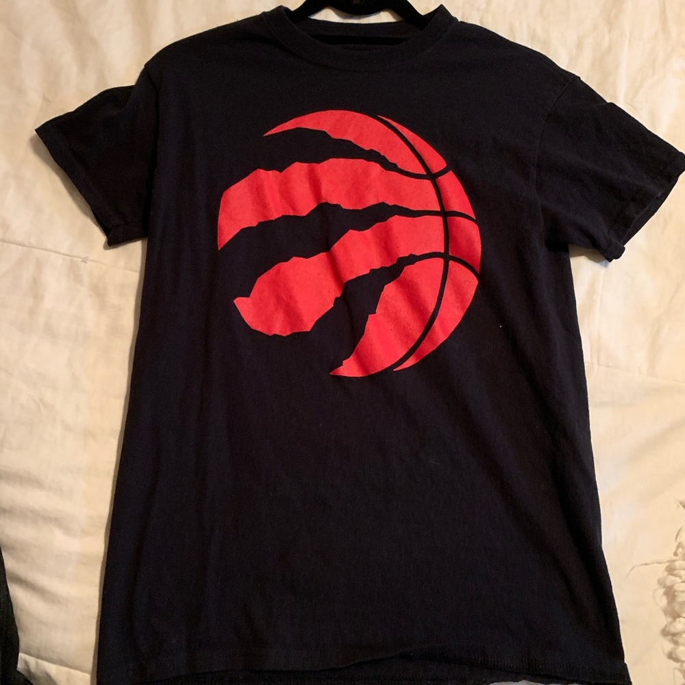 Toronto Raptors Women T-Shirt. Size Small